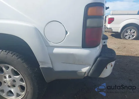 2005 Chevrolet Tahoe Z71 from USA, damaged, VIN 1GNEK13T25R102874